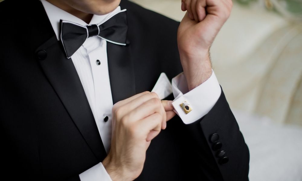 Bow vs. Necktie: Which Is Right for You?